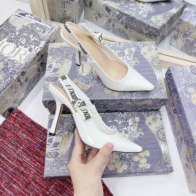 Giày cao gót trắng