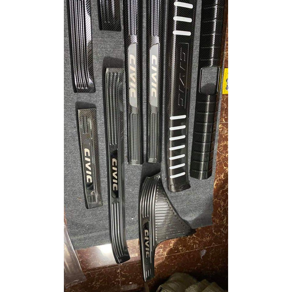 Bộ ốp chống Trầy Bước Chân Và Cốp Vân các bon Cho Honda Civic Form 2018 -2021