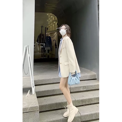 Áo khoác blazer nữ 2 lớp màu trắng sữa phong cách trẻ trung và năng động | BigBuy360 - bigbuy360.vn