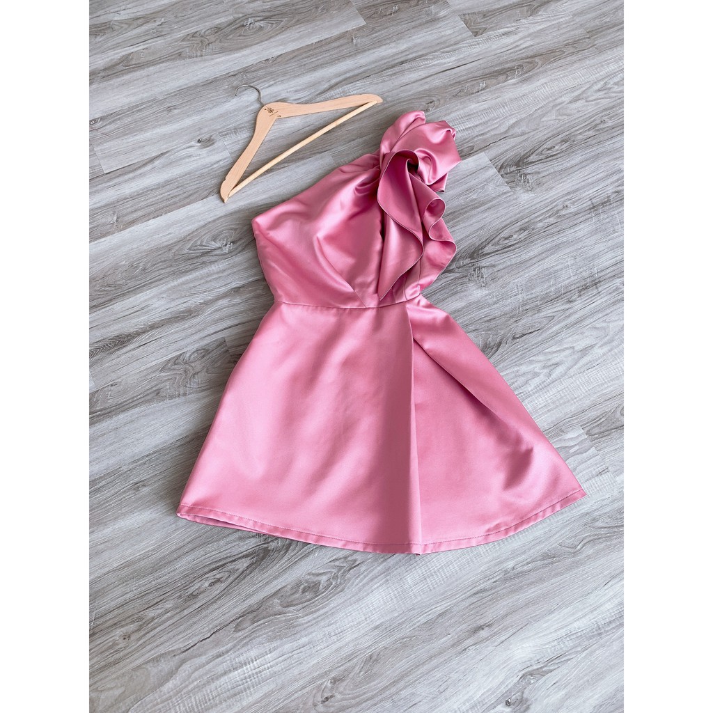 [Mã WASTMAY giảm 15% tối đa 30K đơn 150K] Đầm dự tiệc lệch vai nhíu bèo vai dáng A xinh cực - Maris dress | BigBuy360 - bigbuy360.vn