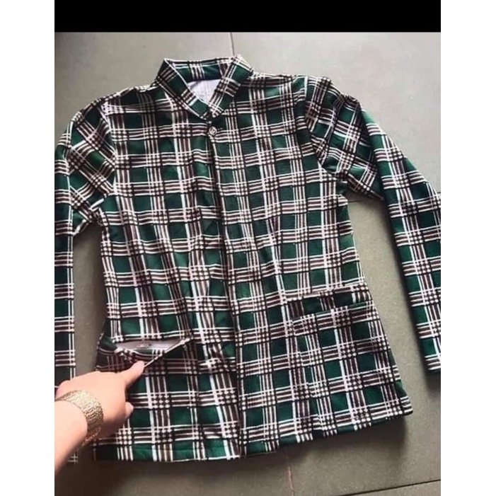 Áo khoác nữ  trung niên kiểu sơ mi ,  có nút vải họa tiết cảo trung niên có 4 size