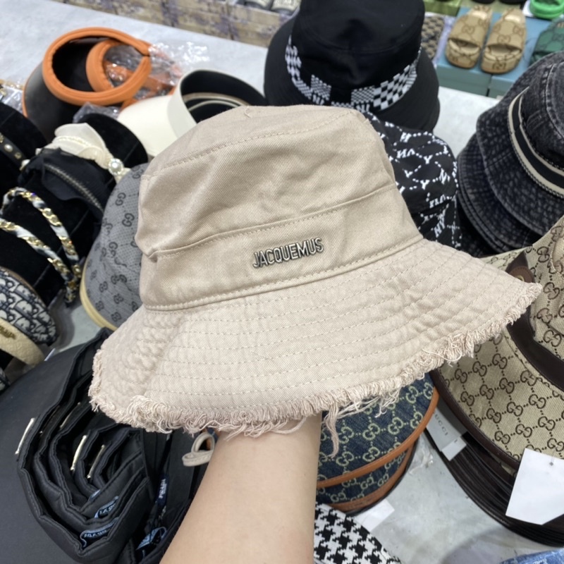 Mũ JACQUEMUS Bucket Tai Bèo