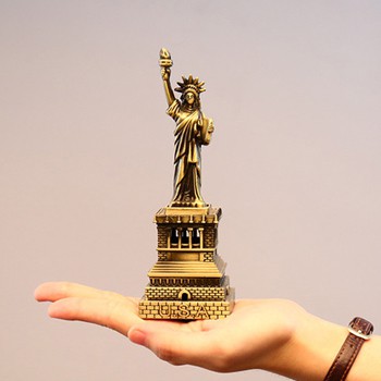 Mô hình tượng nữ thần tự do cao 18 cm WINZ.VN