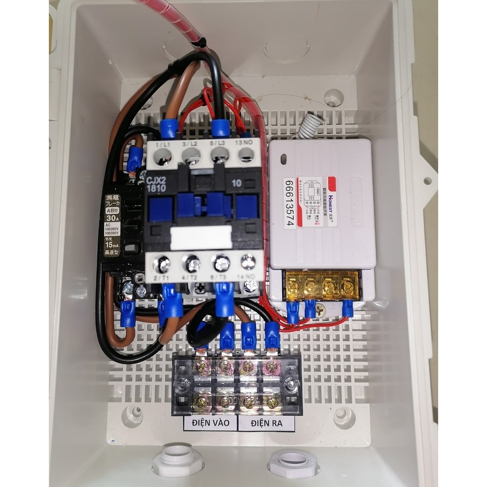 Bộ điều khiên máy bơm nước 220v từ xa bằng remote cho motor sử dụng aptomat chống giât nội địa japan