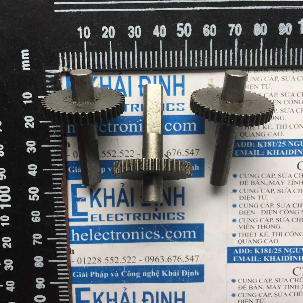 Bánh răng sắt 0.7 liền trục 42 răng đường kính 30mm trục 8mm kde3478