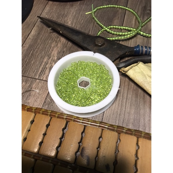 Hạt lẻ đá thanh tẩy mài tròn xỏ lỗ Peridot xanh đẹp là HandMade , DIY, thanh tẩy Tarot