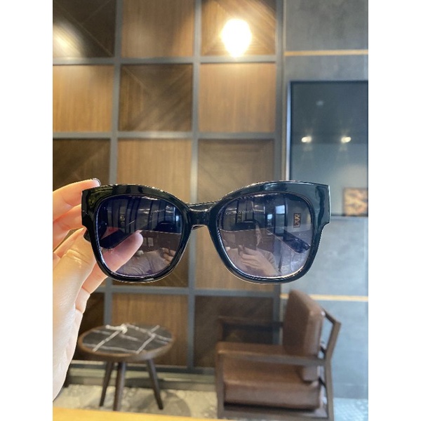 Kính Forever 21 có mail mua hàng của web chính hãng