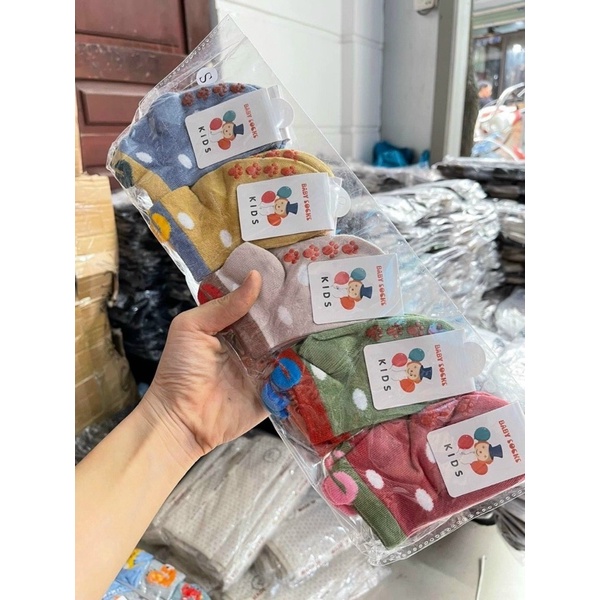 Tất sơ sinh cho bé yêu cả loại chống trơn và không chống trơn