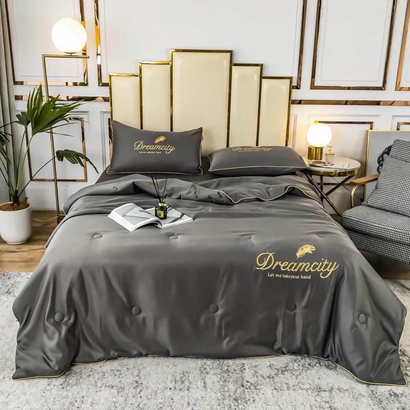 Chăn lụa lạnh hè thu, mền lụa siêu mềm mại thêu chữ Dreamcity sang trọng