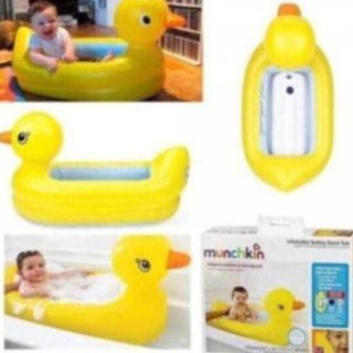 Chậu tắm phao vịt vàng munchkin có chức năng báo nóng