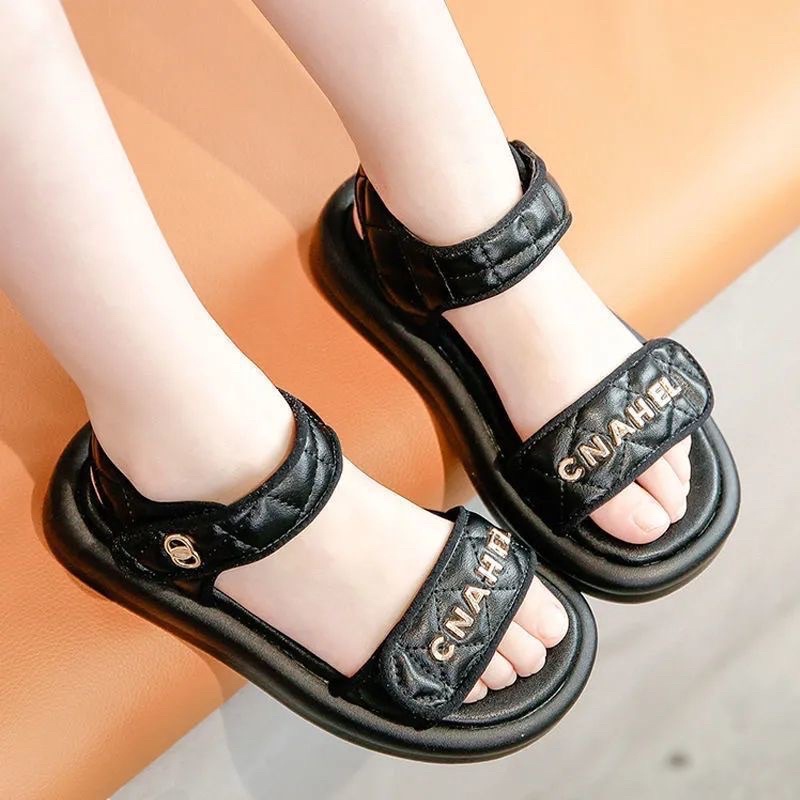 Dép quai hậu sandal cho bé gái từ 5 đến 15 tuổi. Hàng cao cấp đế nhẹ chất da đẹp. Màu đen và trắng thời trang.