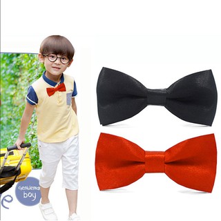 Nơ thắt cổ áo cho bé trai