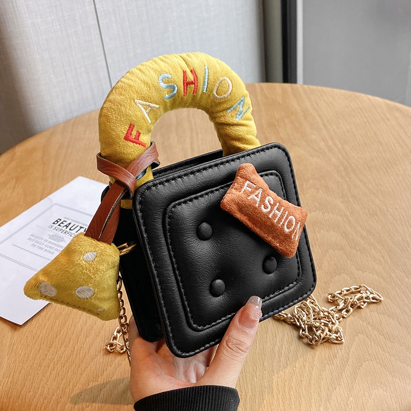 Túi Xách Nữ Phối Dây Xích Thời Trang Thu Đông Phong Cách Năm Mới