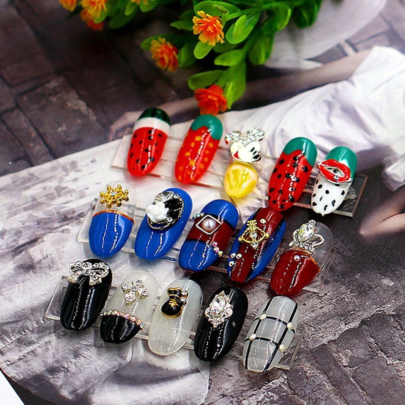 Bộ 50 miếng để trưng bày móng tay giả bằng nhựa trong suốt