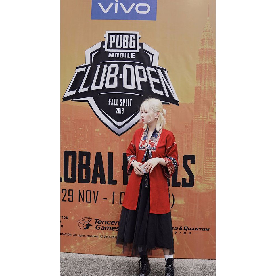 Áo Nhật Bình màu đỏ thân dài | BigBuy360 - bigbuy360.vn