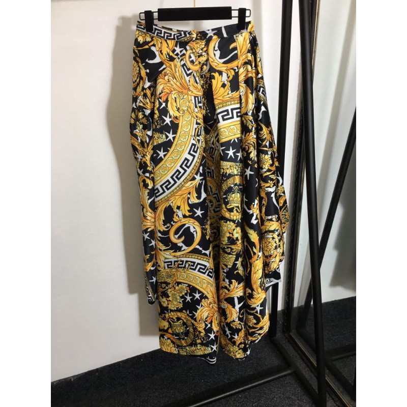 set trang phục áo phông ngắn tay+chân váy dài versace