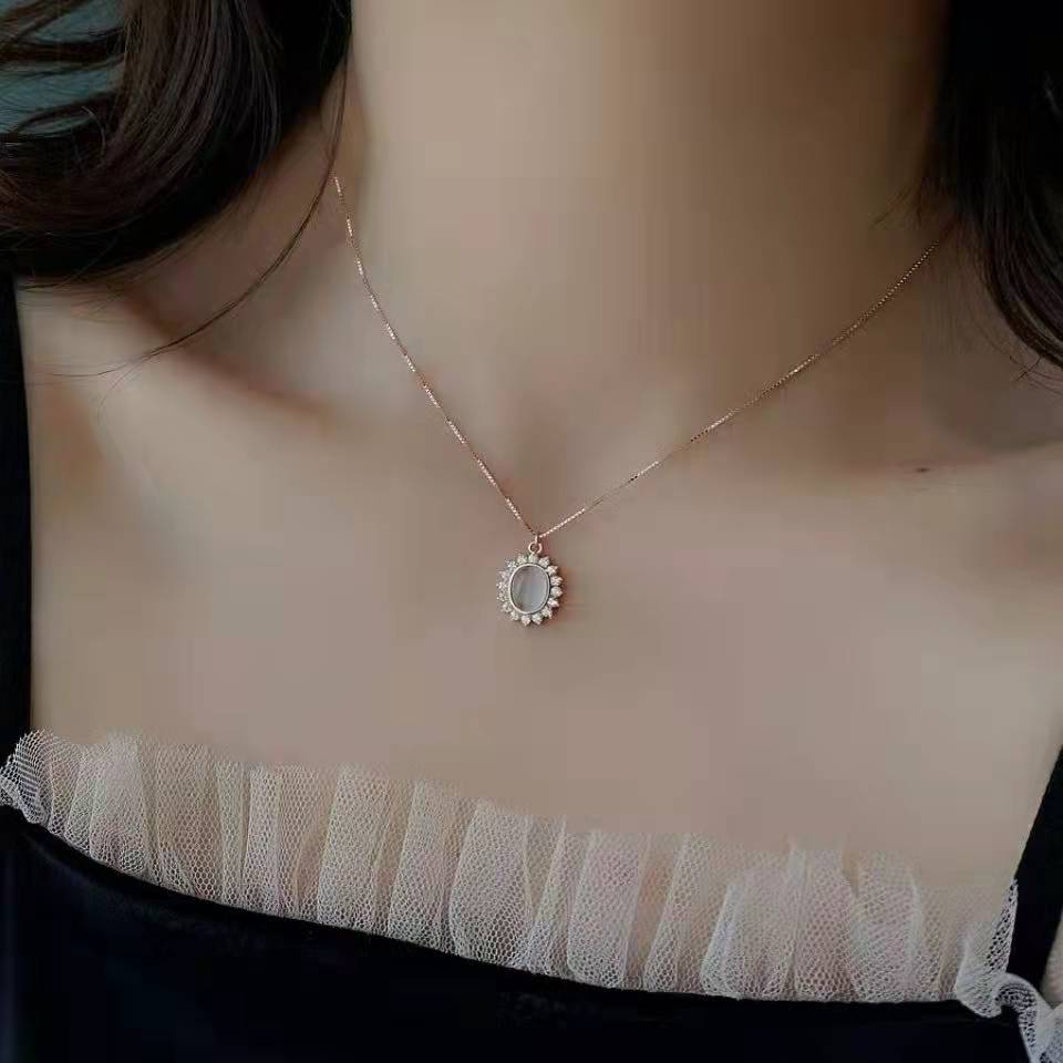 Vòng cổ hợp kim mặt hình mặt trời đính đá sang trọng