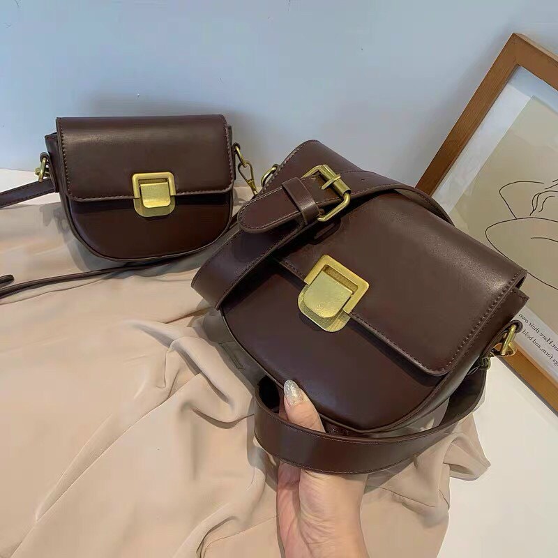 Túi đeo chéo da lì khóa vuông dáng bầu quai da đeo chéo bản lớn cao cấp 1060