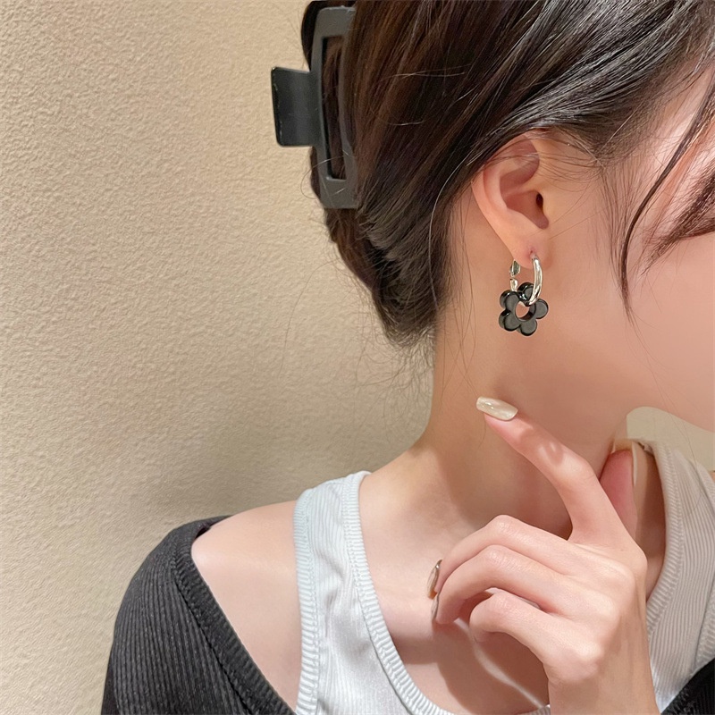 Bông tai bạc hình hoa màu đen cho nữ