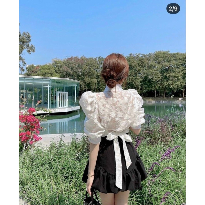 SET ÁO REN HOA NỔI TRẮNG CHÂN VÁY XOÈ ĐEN