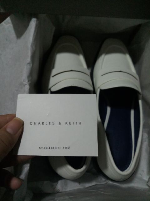 Giày charles&keith white size 36 (fit 37) full box