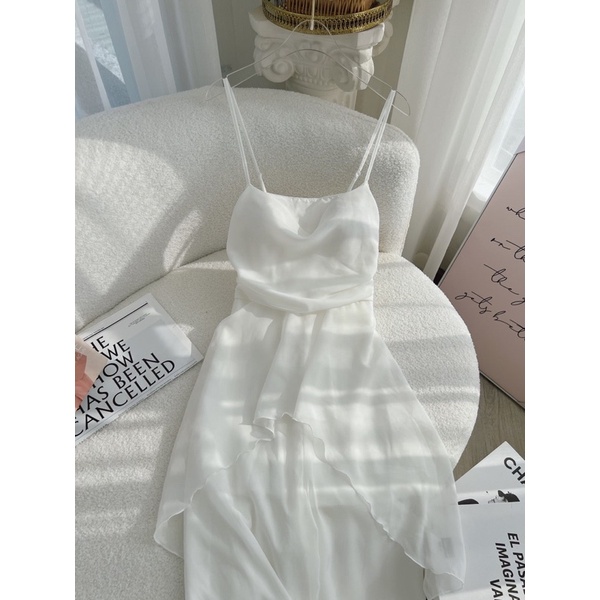 Jumpsuit dài voan bèo tầng 2 dây trắng