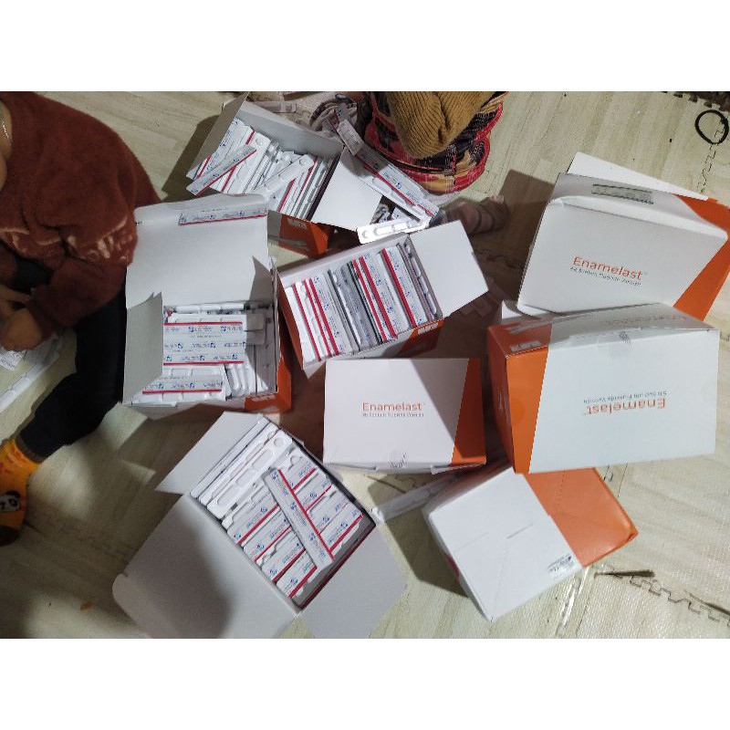 2 Tuýp Vecni Flour Viền Đỏ Phòng Ngừa Sâu Sún Răng Cho Bé