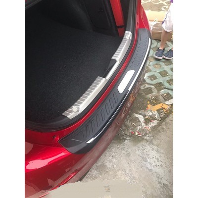 Nẹp chống trầy cốp ngoài Mazda 3 2017-2018 chất liệu nhựa ABS đẹp