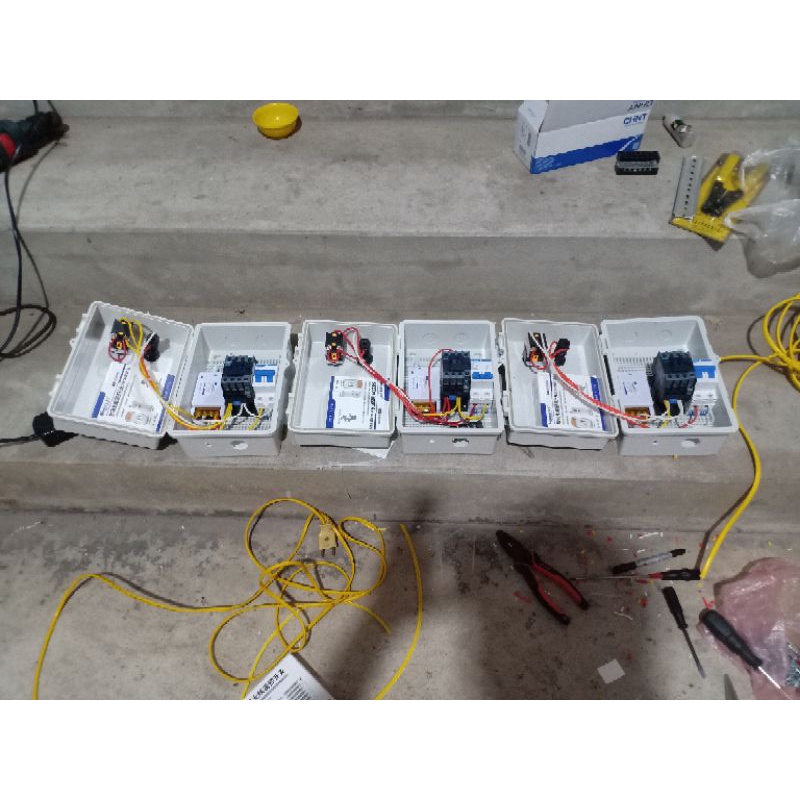 Tủ điện điều khiển từ xa .2 chế độ Màn/auto, tải 3kw Đã ráp hoàn chỉnh về chỉ đấu tải điện và cấp nguồn sử dụng