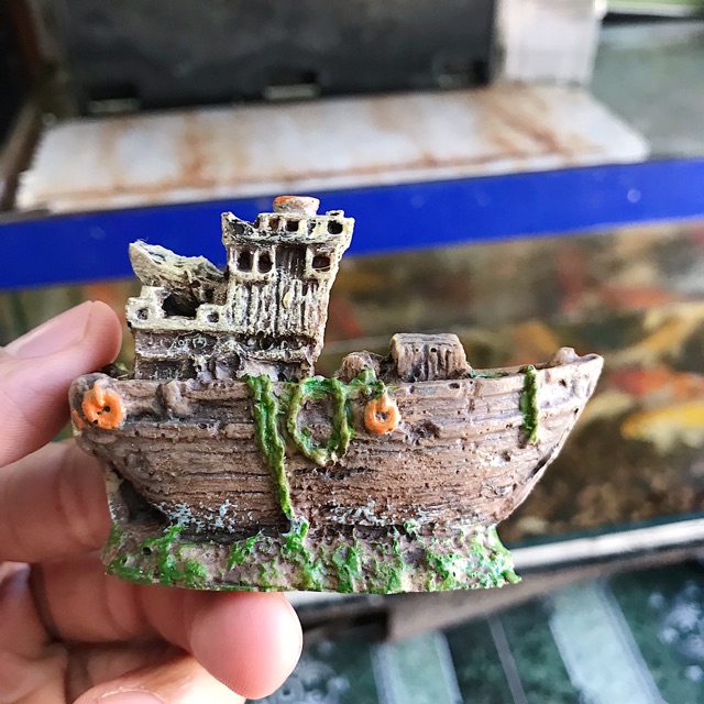 THUYỀN TRANG TRÍ HỒ CÁ NON BỘ DÀI 7CM CAO 6CM