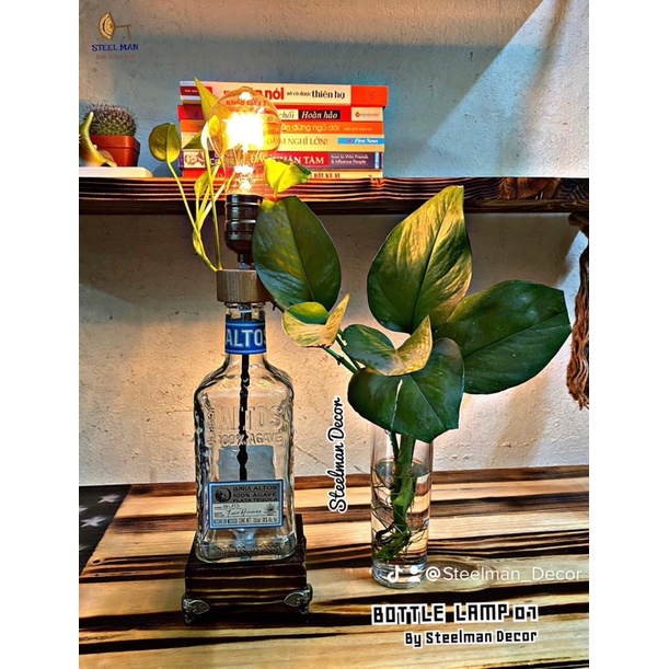 Bottle Lamp 01-Đèn bàn trang trí từ chai rượu ngoại bóng sợi đốt Edison cổ điển ánh sánh vàng