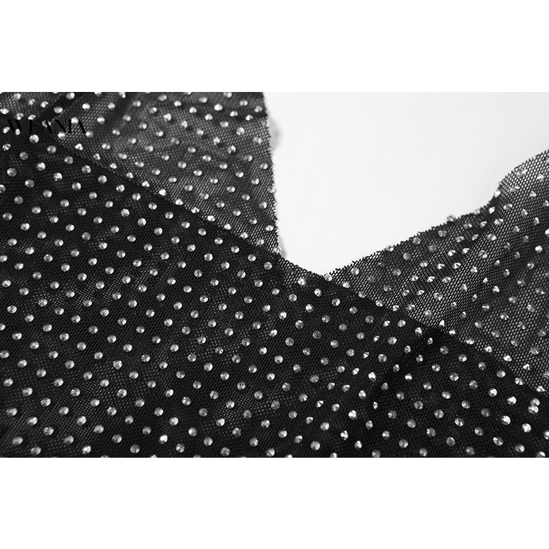 Đầm Lưới Xuyên Thấu Cổ Chữ V Khoét Sâu Đính Đá Lấp Lánh Quyến Rũ