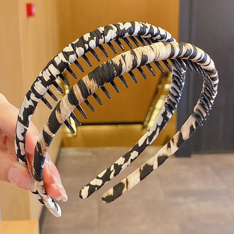 Cài tóc rửa mặt phong cách retro thời trang 2021