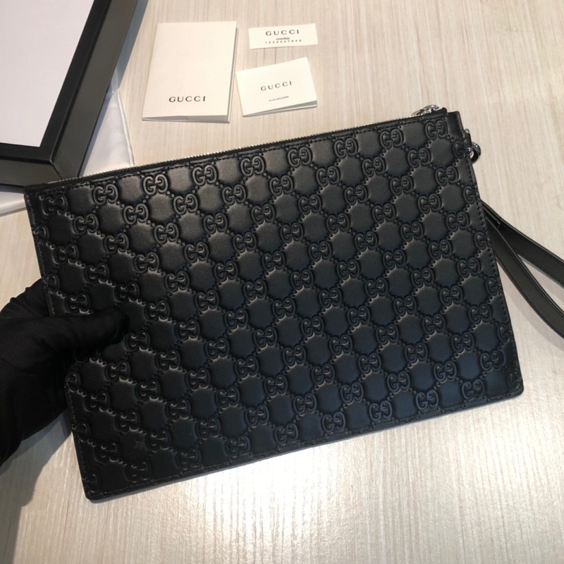 Cluth cầm tay cho nam Gucci GC da thật cao cấp bản dẹt dập chìm logo thương hiệu