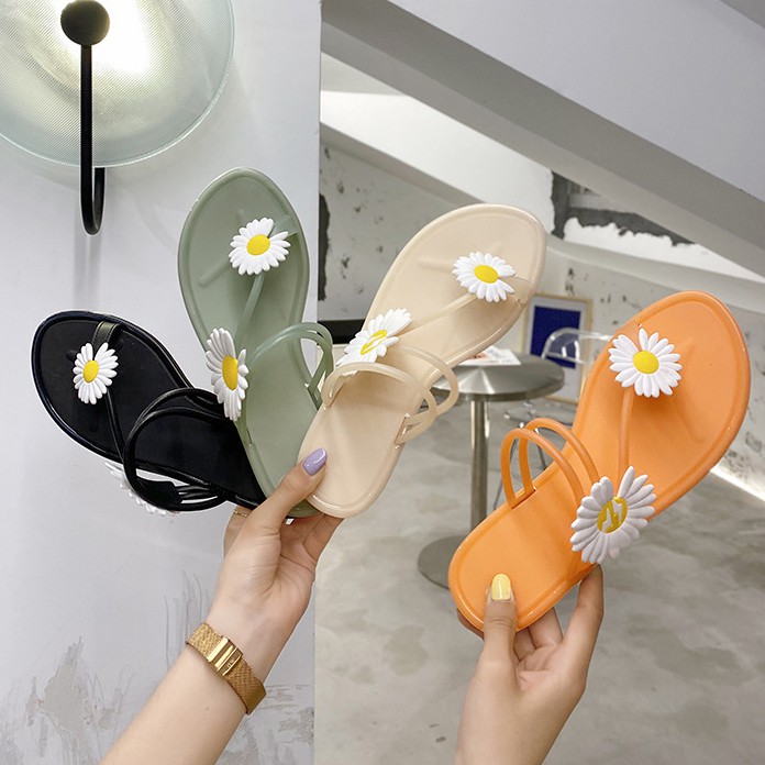 Sandal đính 2 hoa cúc ulzzang form nhỏ hơn 2 size 3K03