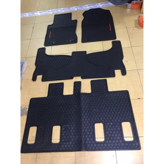 Thảm trải sàn trong xe Toyota Rush