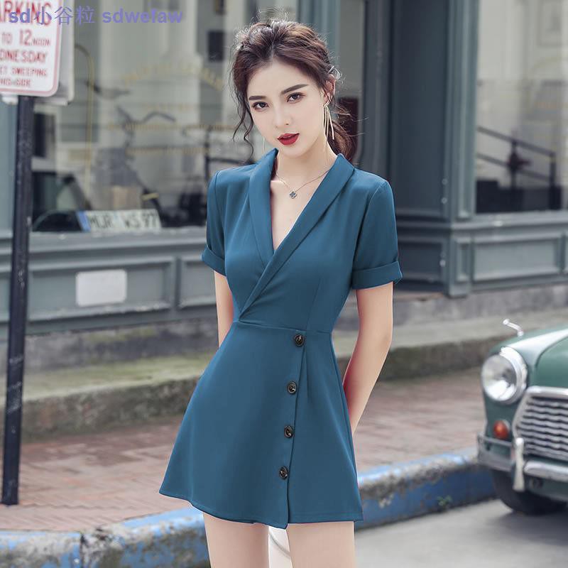 Jumpsuit Ngắn Cổ Vest Phối Hàng Nút Thời Trang