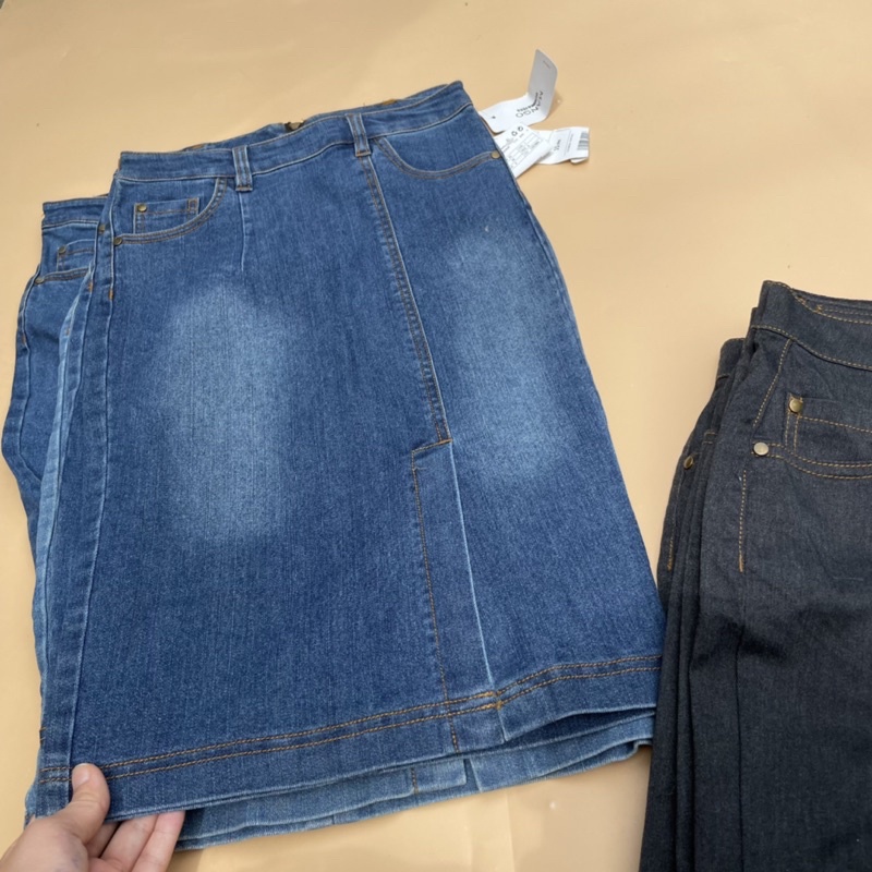 Chân váy bò Mango dư xịn