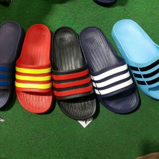 Dép Adidas.