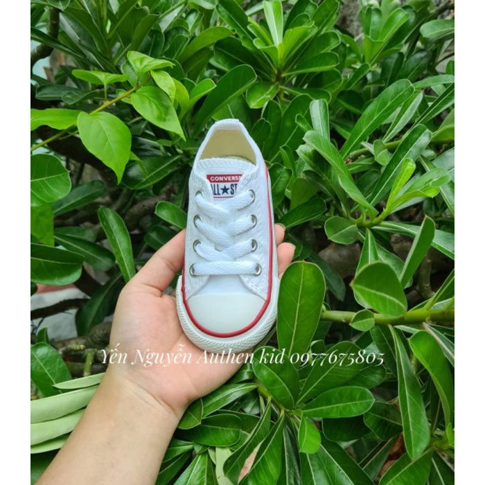 Giày thể thao cho bé