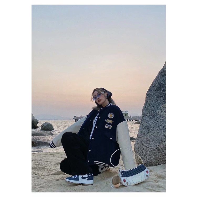 Áo bomber nhung kiểu cúc bấm phối tay trắng in họa tiết NSR thời trang hàn quốc | BigBuy360 - bigbuy360.vn