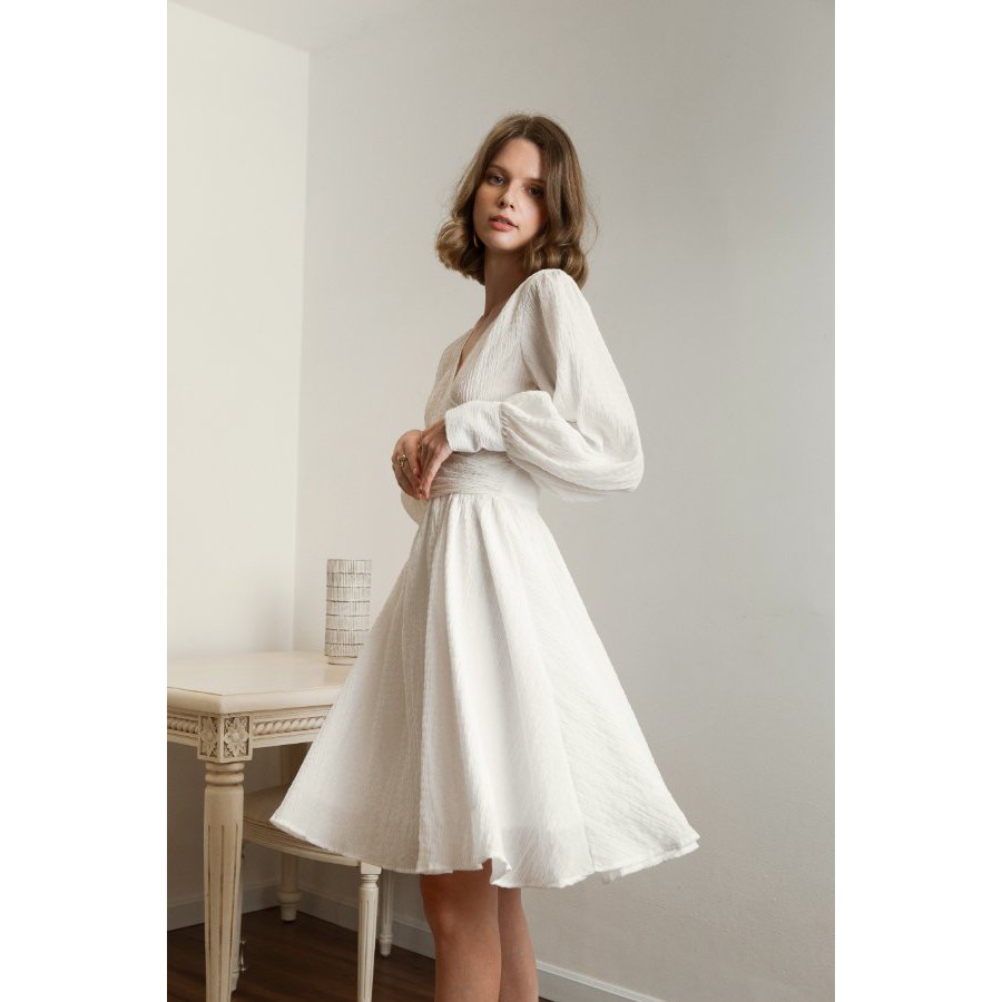 Đầm trắng dài cổ V tay phồng - EDINI - D1370