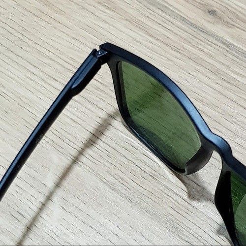 Kính Mắt Tròng Thủy Tinh Màu Rêu Gọng Đen Bóng Gọng Phom Hình Chữ Nhật