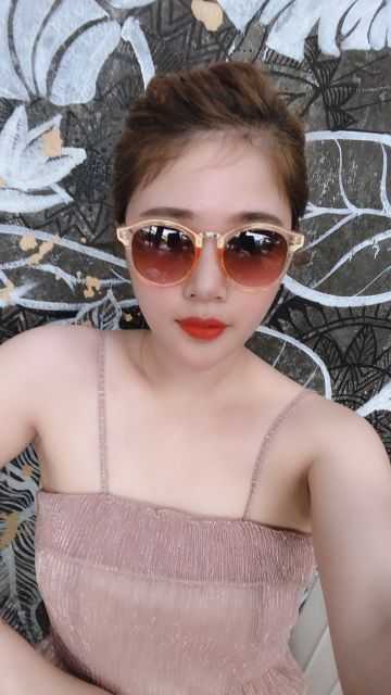 Kính House có mail mua hàng của web chính hãng