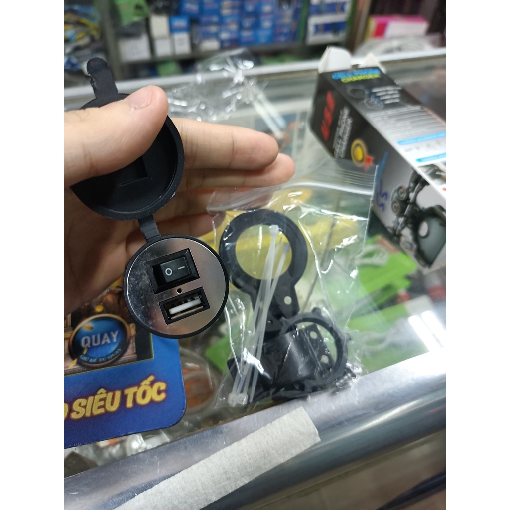 Củ Sạc USB Xe Máy Chống Nước 5V - 2A Có công tắc