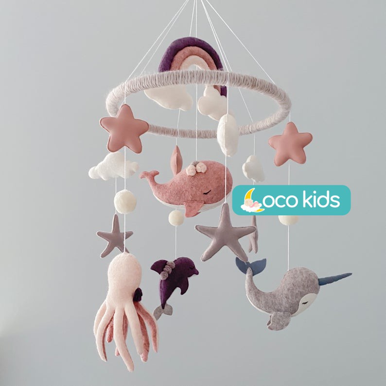 [CÓ NHẠC XOAY + THÊU TÊN BÉ] Đồ chơi treo nôi cũi handmade Coco Kids ảnh thật 100%, tự xoay phát nhạc mẫu ĐẠI DƯƠNG HỒNG