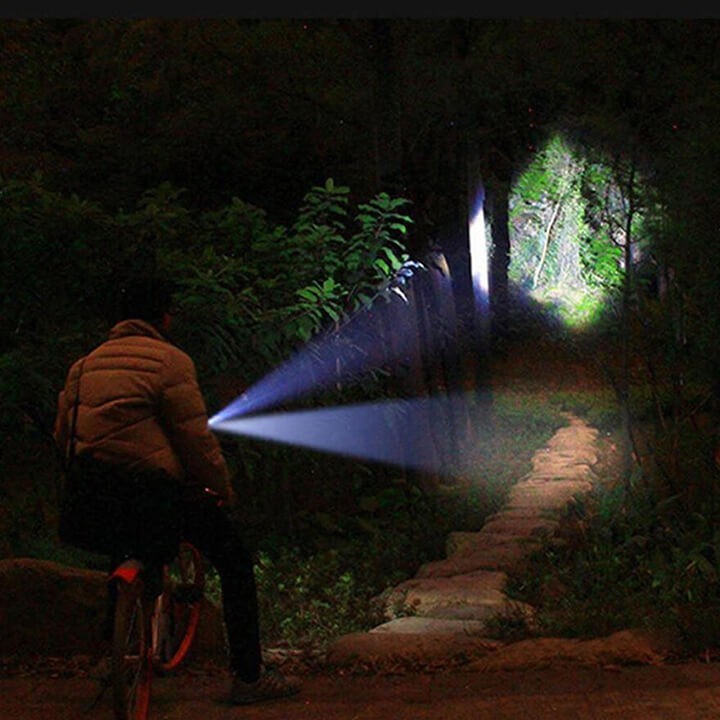 Đèn pin cầm tay siêu sáng 3 bóng led chắc chắn xoay 360 Độ + Pin sạc 18650 cao cấp 6800mAh