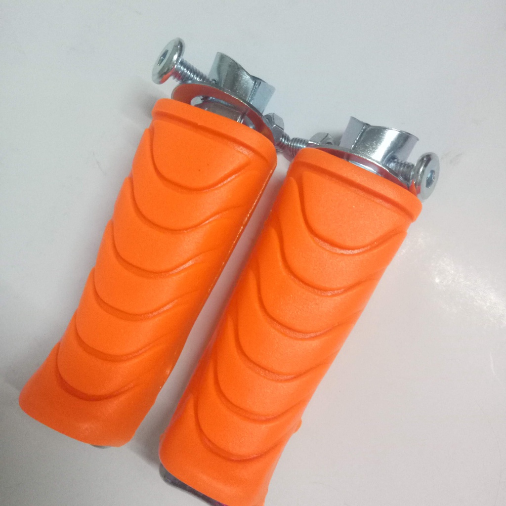 Cặp gác chân sau cao su màu kiểu wave S gắn cho các loại xe số