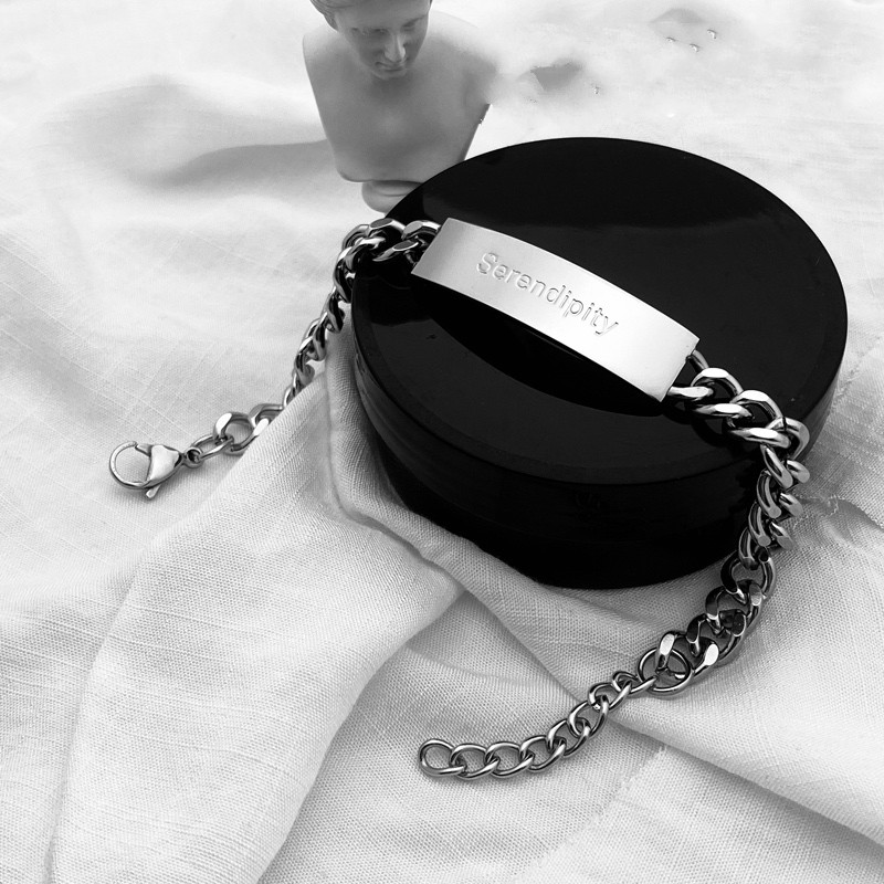 Vòng đeo tay phong cách Hàn Quốc cá tính hợp thời trang