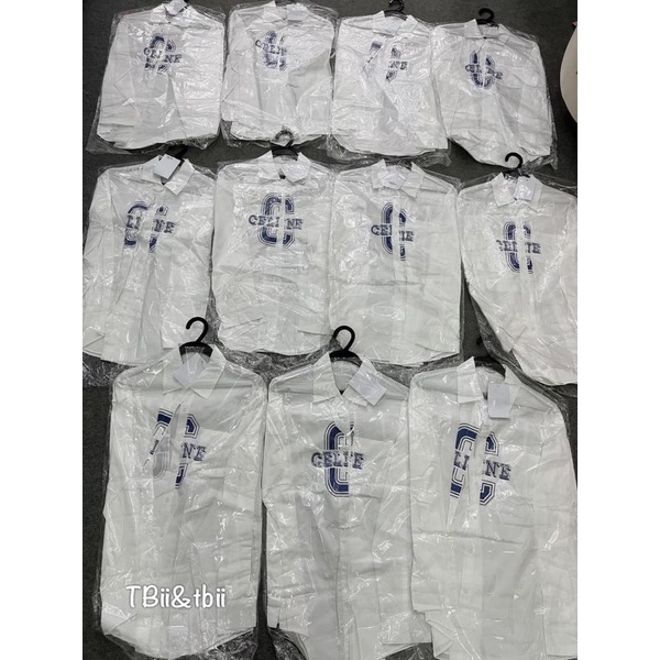 Áo sơmi trắng chữ C xanh